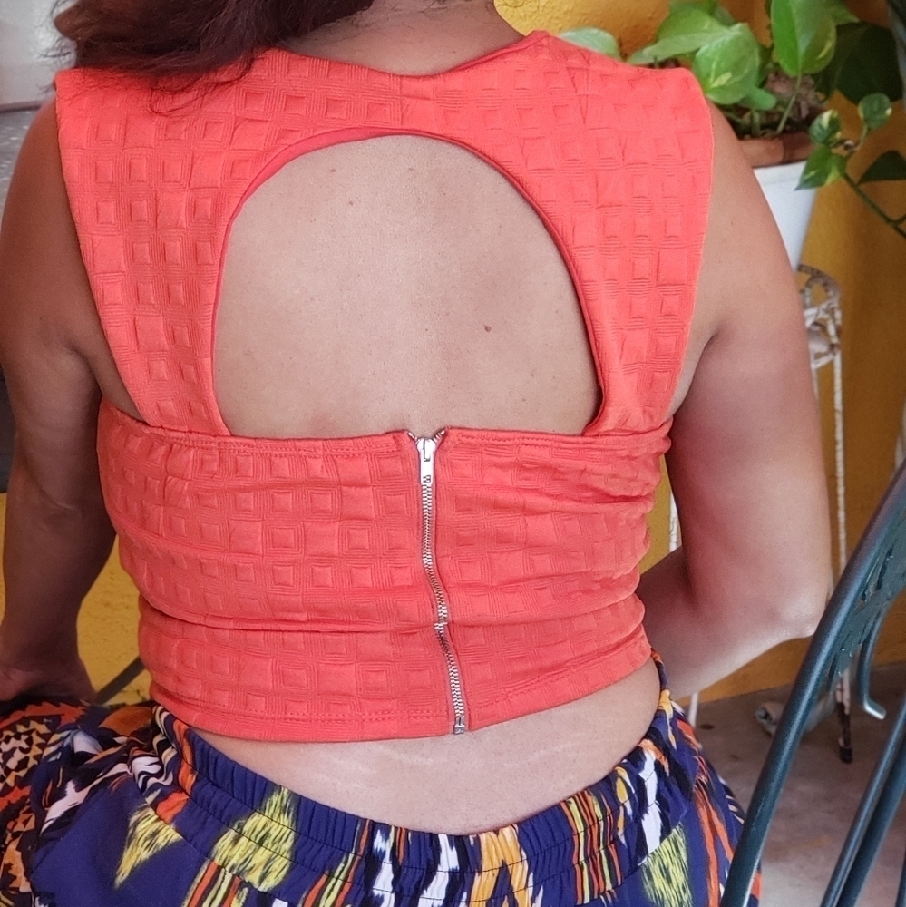 - Arden B. Orange Crop top #001 - Picture 3 of 6